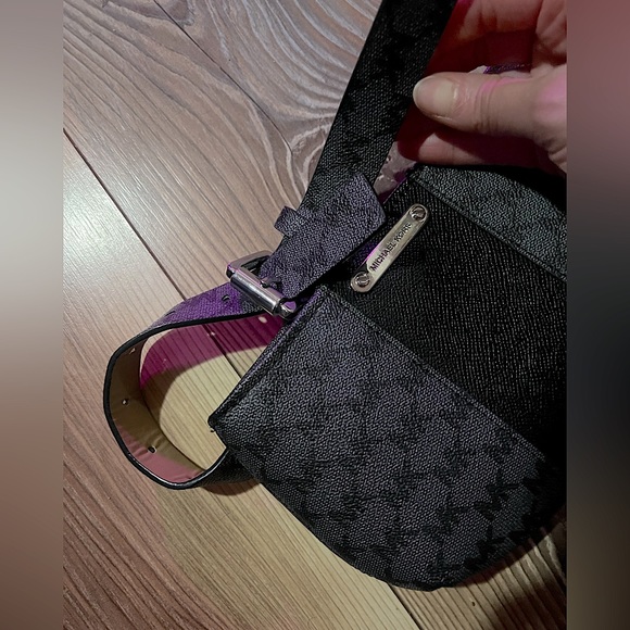 Michael Kors Fanny belt bag  size s/m used in great condition - Picture 10 of 10